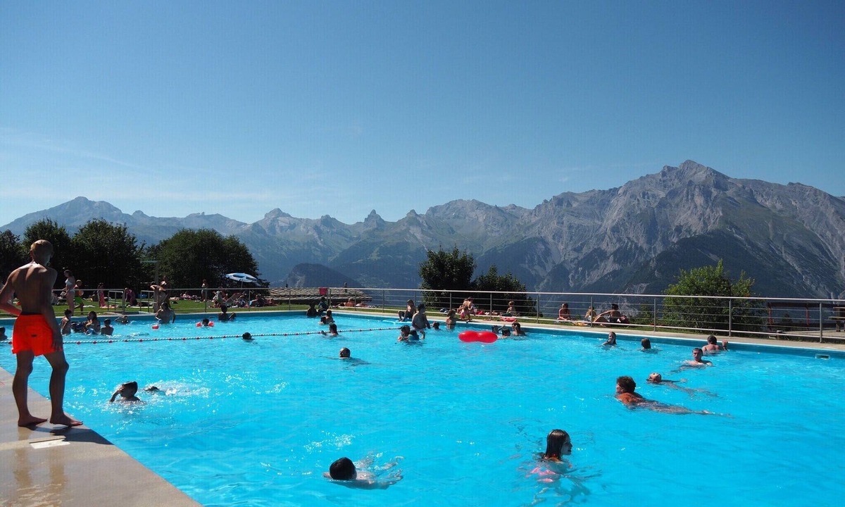 Saint-Pierre-de-Clages Apartment | Spacious apartment in Nendaz