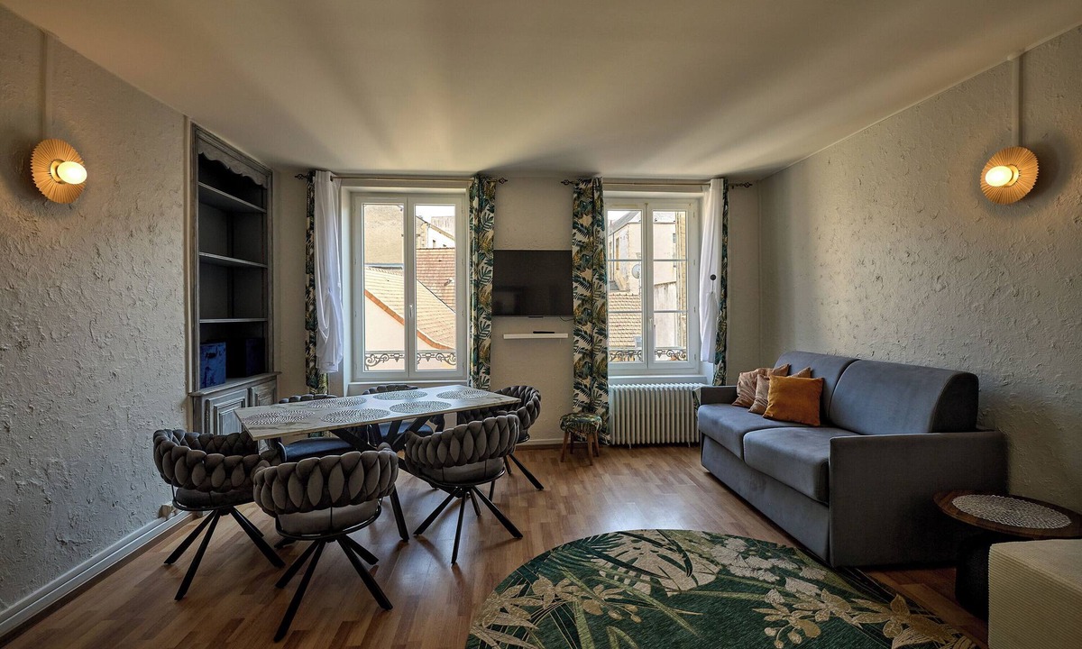 Nevers Apartment | Spacious apartment 100m² + parking downtown