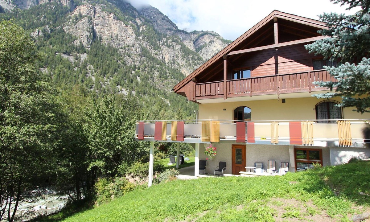 St. Niklaus Apartment | Spacious Apartment in St Niklaus near Mattertal Ski Area