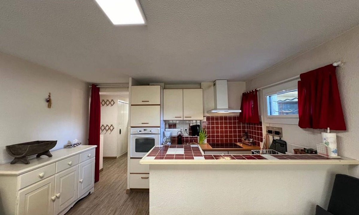 Pra Loup Apartment | Spacious apartment for 8, garden and WIFI, near shops in Pra Loup