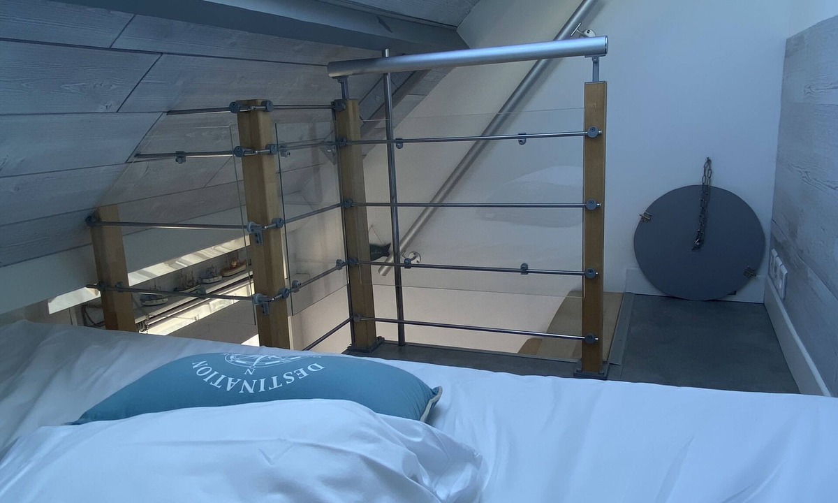 La Turballe Apartment | SPACIOUS APARTMENT FACING THE SEA, FEET IN THE WATER!