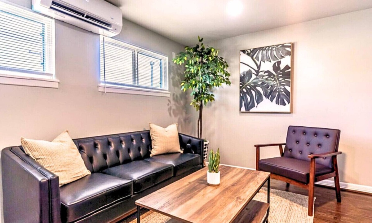 Neartown Apartment | Spacious Apartment Home 6 minutes from Medical Center!