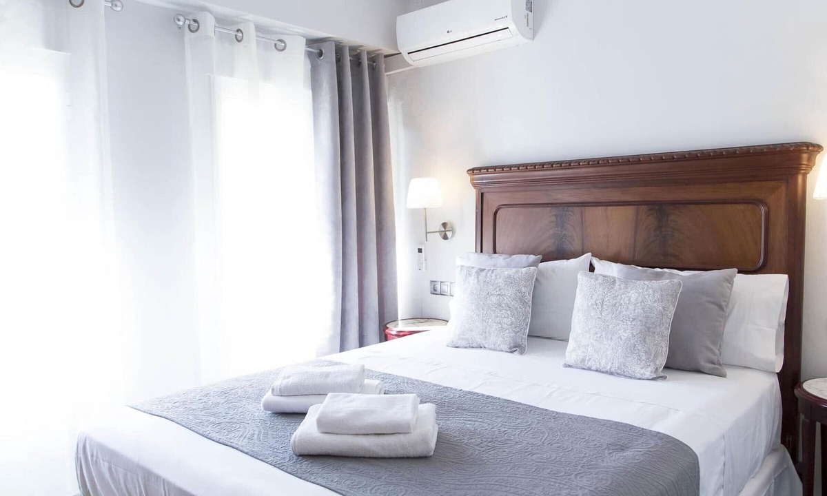 Arrancapins Apartment | Spacious apartment in central Valencia with wifi