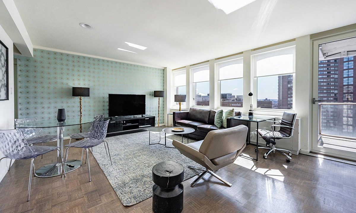 Prudential - St. Botolph Apartment | Spacious Apartment in Luxury Back Bay Building