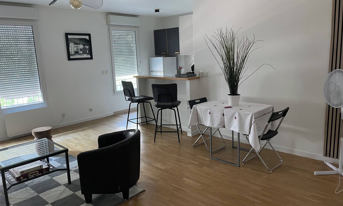 Montrouge Apartment | Spacious apartment just outside Paris