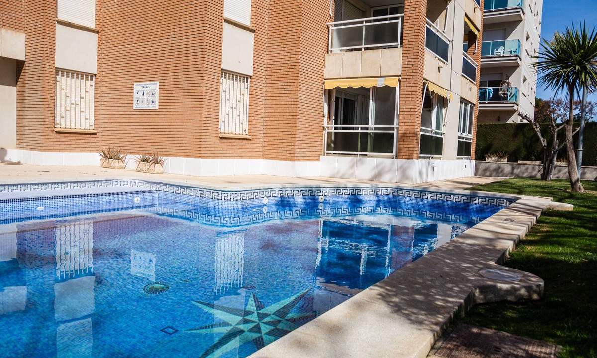 Cambrils Apartment | Spacious apartment with pool views | ESQUIROL BEACH