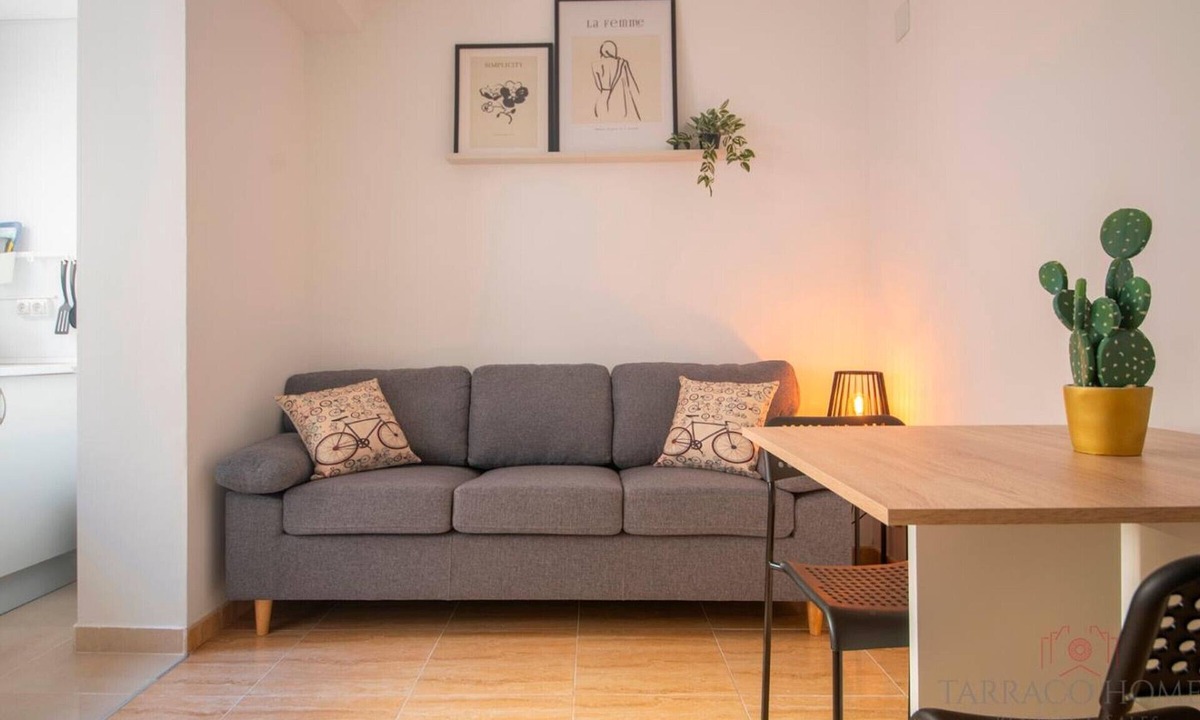 Old Town Apartment | Spacious Apartment with Private Patio in Tarragona