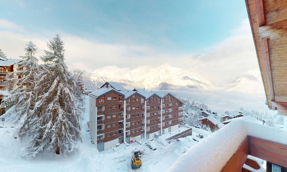 Saint-Pierre-de-Clages Apartment | Spacious Apartment With Balcony