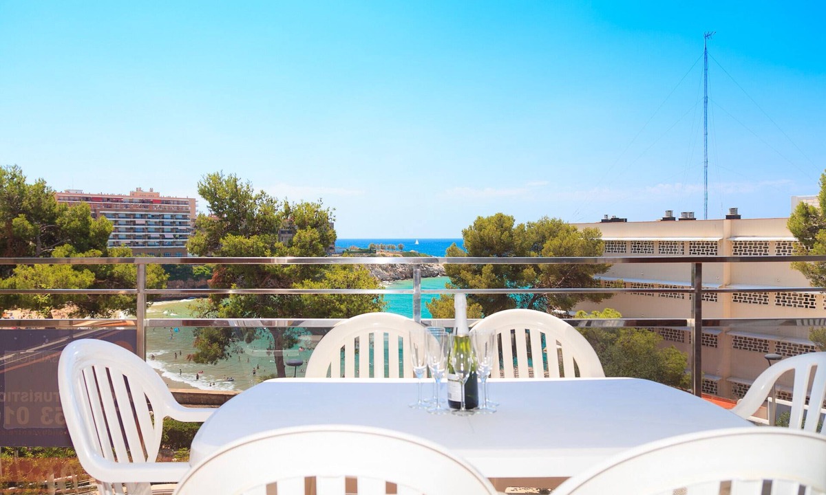 Salou City Centre Apartment | Spacious apartment with sea views and pool - UHC MARINA MAR