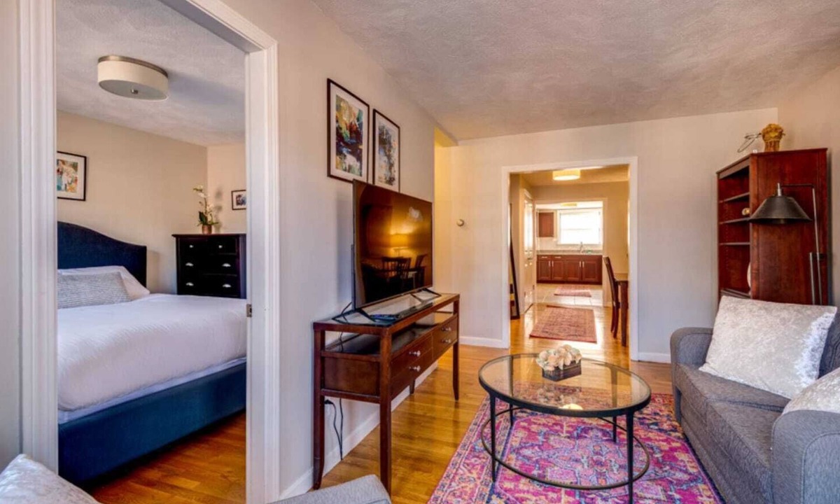 North End Apartment | Spacious Apt In North End