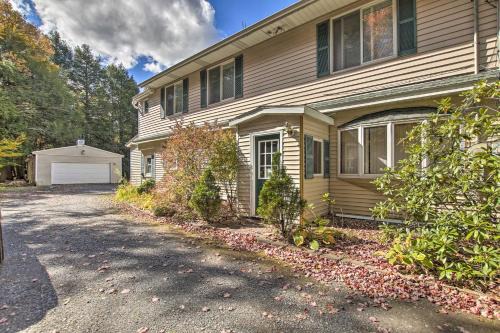 Windham Apartment | Spacious Apt with Yard 3 Mi to Windham Mountain