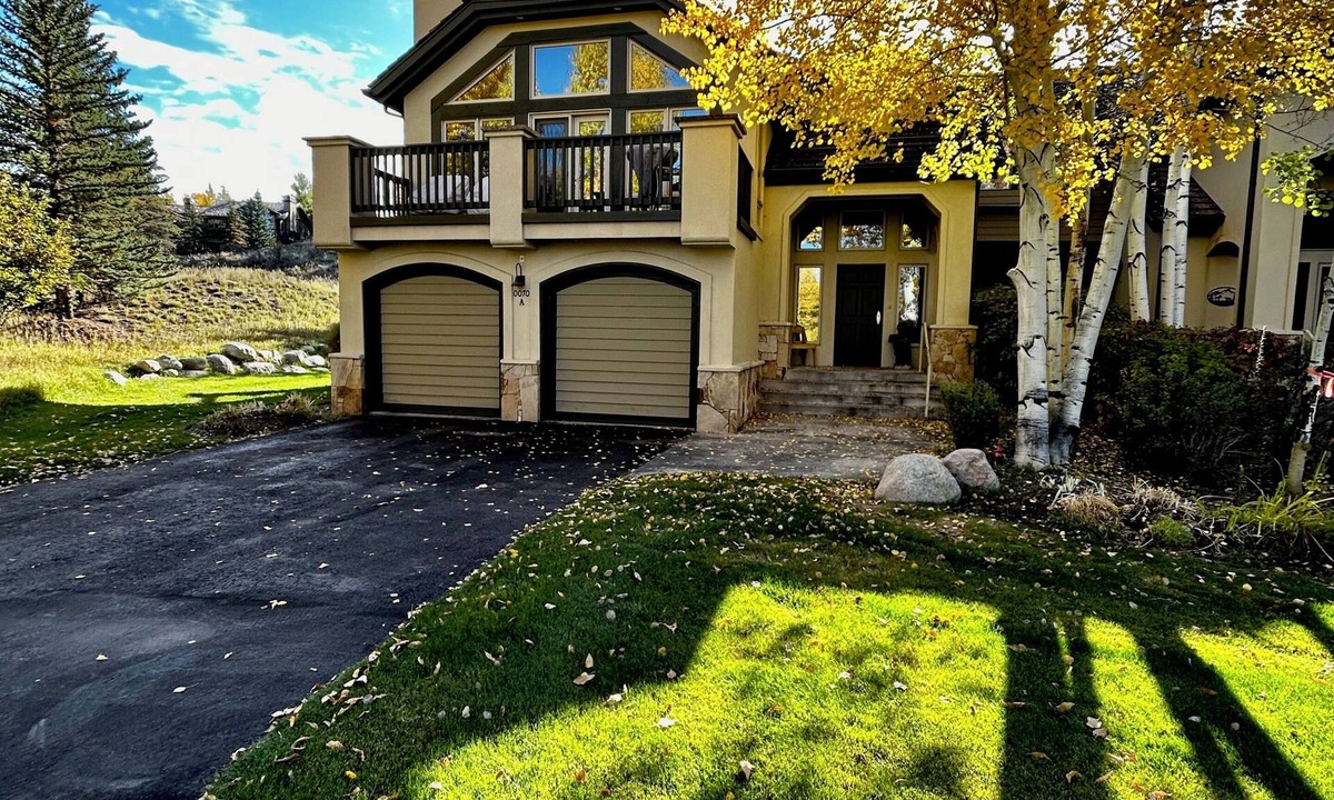 Edwards House | Spacious Arrowhead Home/AC/Two Decks/Panoramic Sunset Views