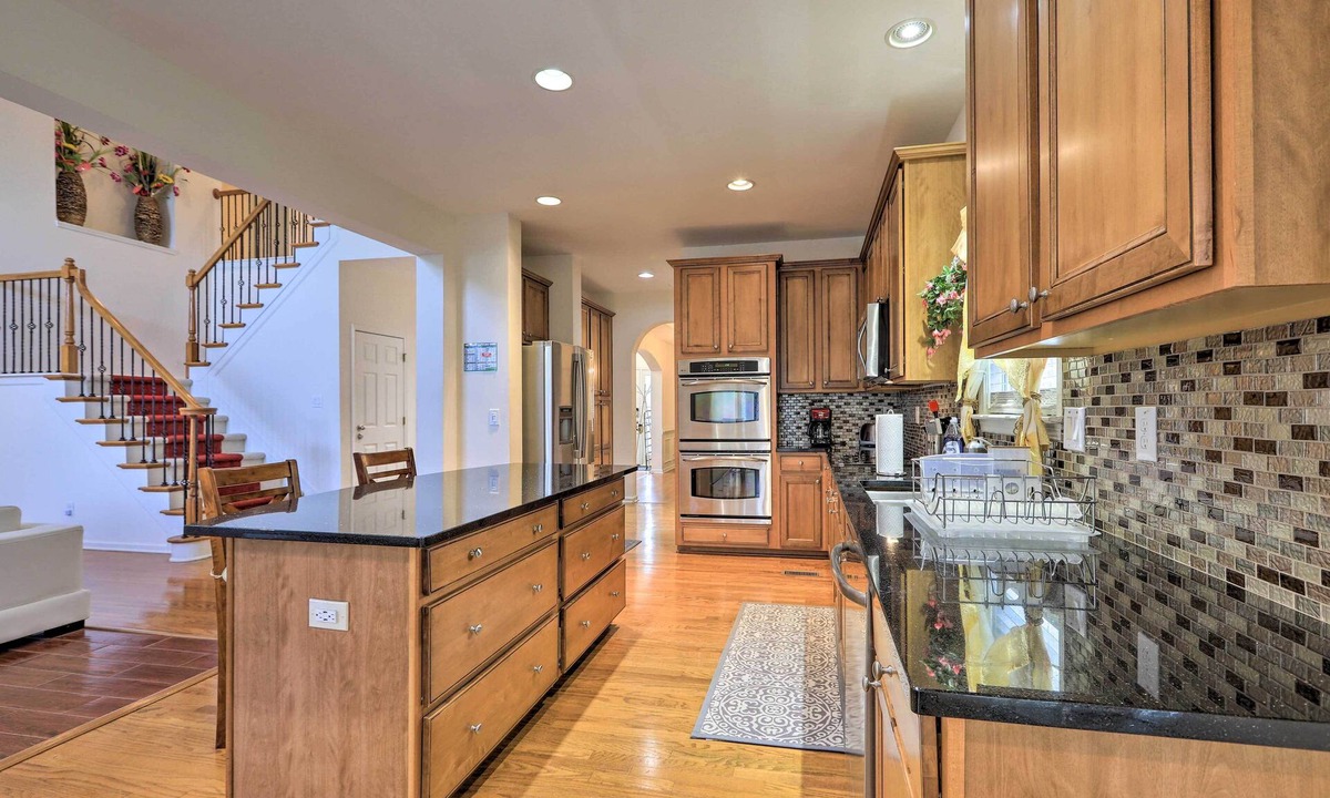 Fairburn House | Spacious Atlanta Home with Lake Access & Deck!