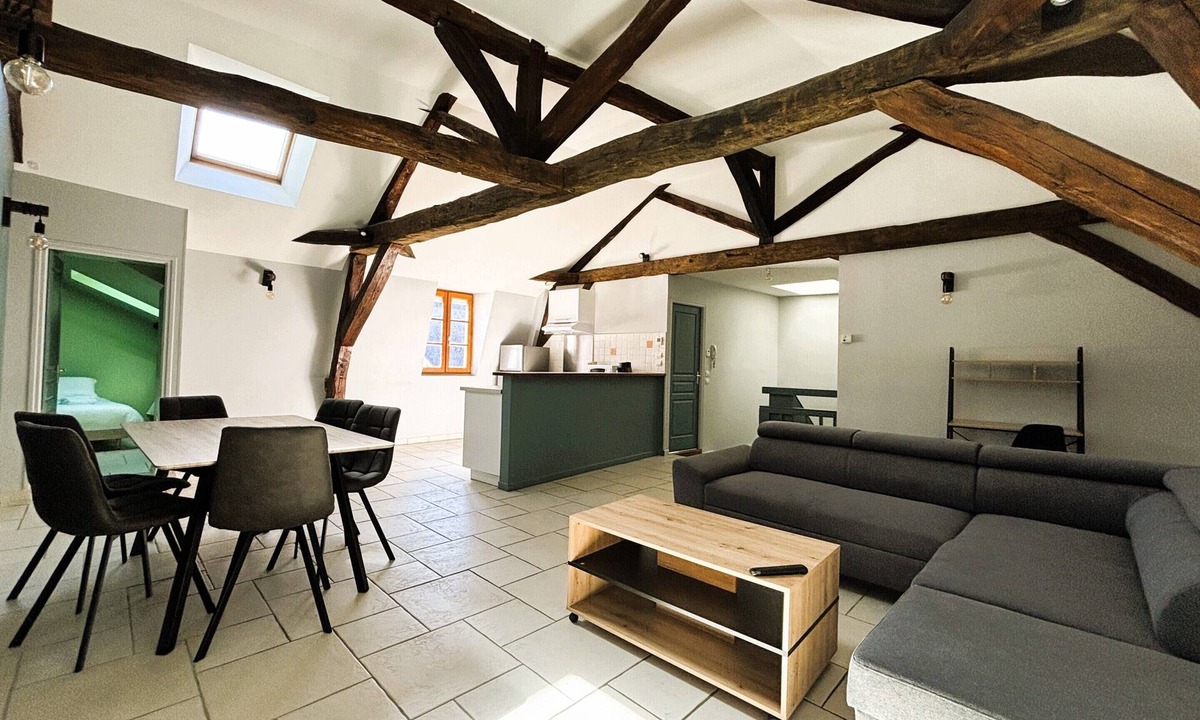 Bourges Apartment | Spacious Attic Apartment