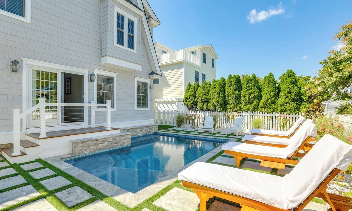 Avalon House | Spacious Avalon Beach House - 2 Blocks to Water!