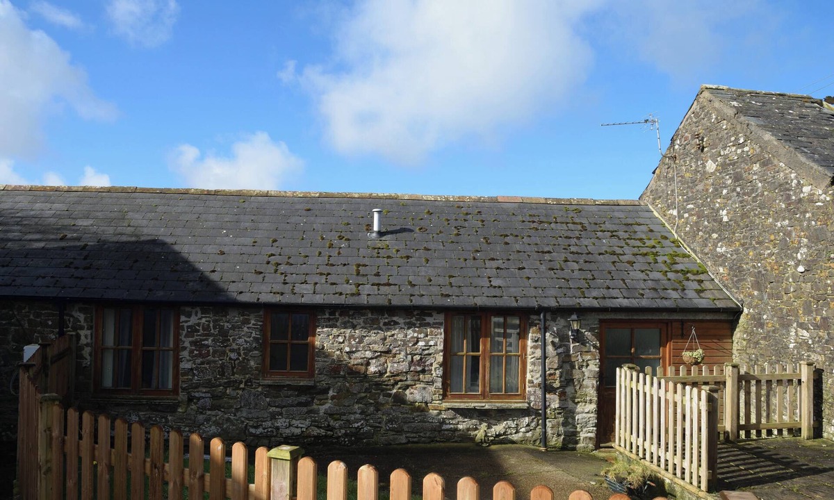 Woolfardisworthy House | Spacious barn conversion perfect for exploring the North Devon & Cornwall coast.