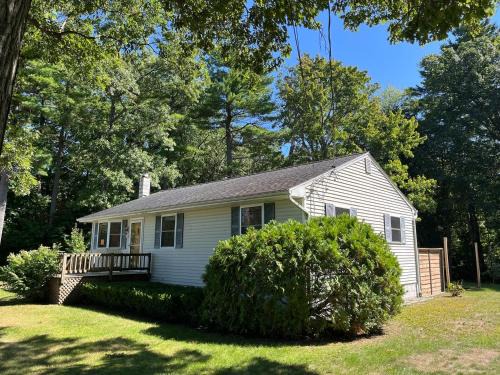 Malletts Bay House | Spacious Beach Cabin w/Lake Access | 4BR