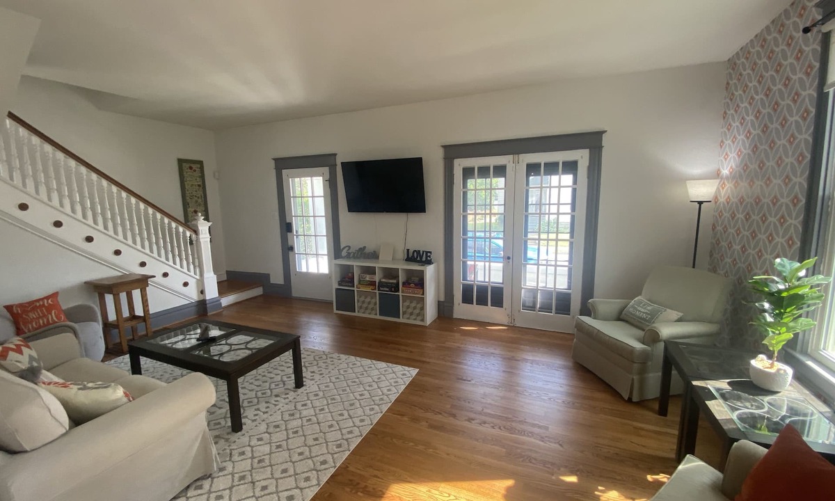 St. Charles Historic District House | Spacious, Beautiful St. Charles Home-Remodeled-Sleeps 10! New Patio!
