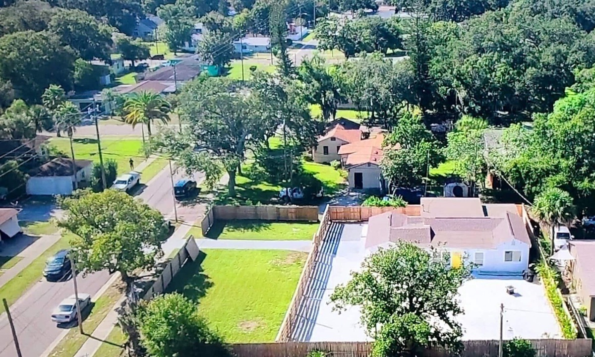Bayview House | Spacious & beautiful home in Gulfport/St.Pete featuring 4 king bedrooms & 3 bath