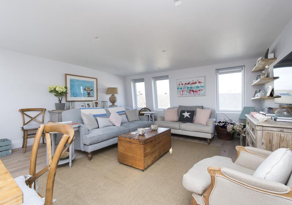 Sands End Apartment | Spacious & Beautiful 2 Bedroom in Fulham