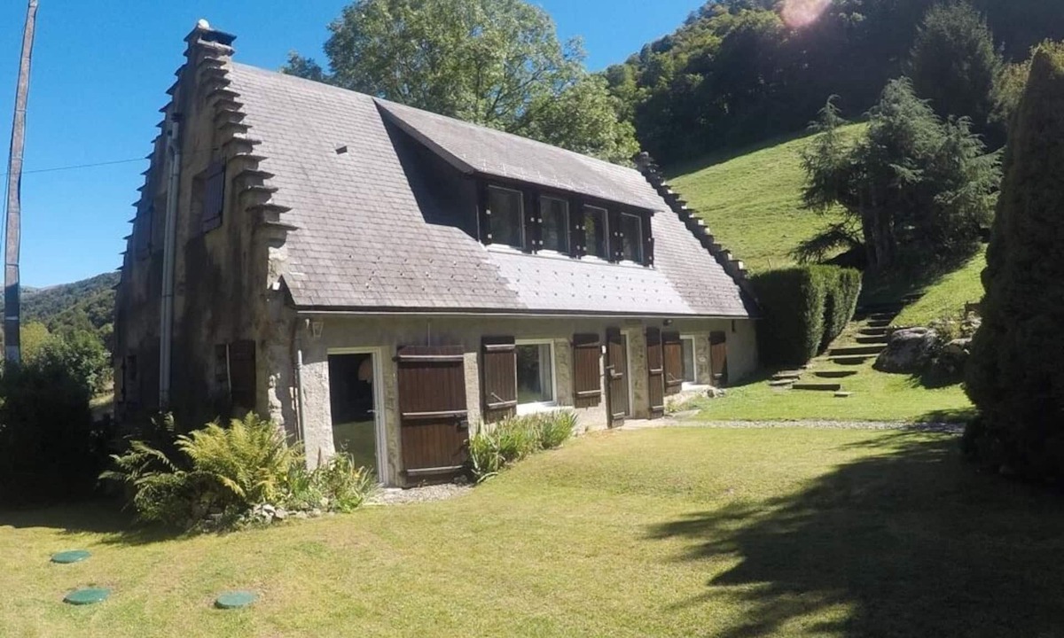Campan House | Spacious Beautiful House | Skiing, Cycling & Hiking | Superb Valley Views |