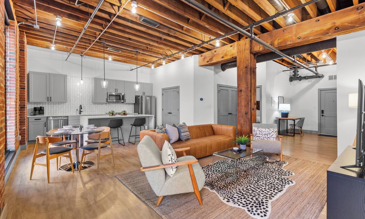 Downtown St. Louis Apartment | Spacious Bedroom Loft Walk to Arch + Convention Center + Gated Parking