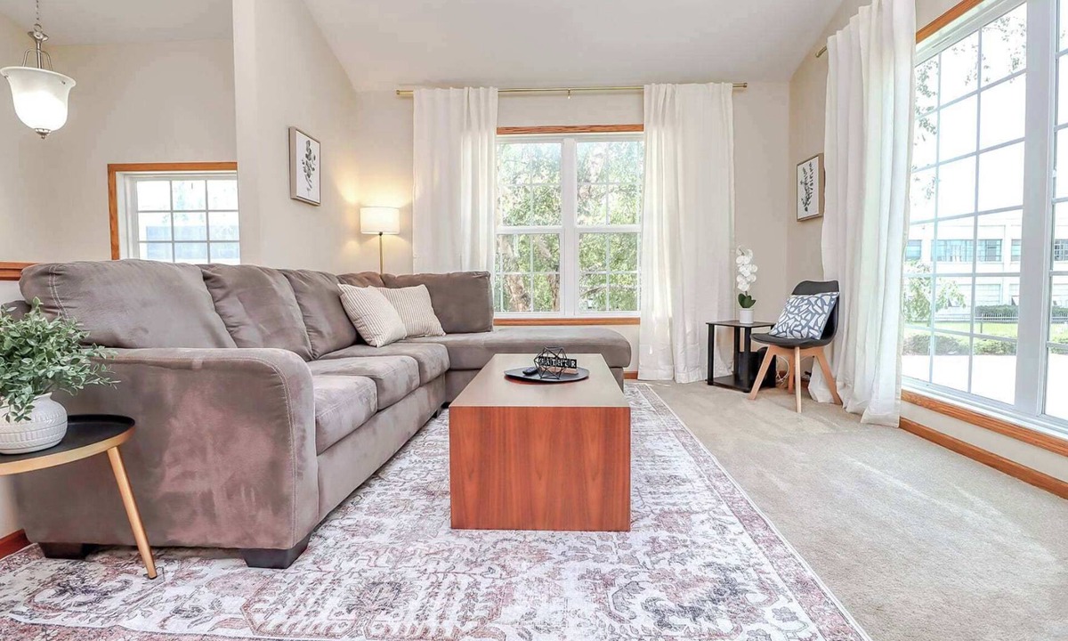 Lincoln Condo | Spacious Bedrooms 4bd 2b 9 guests BBQ Grill