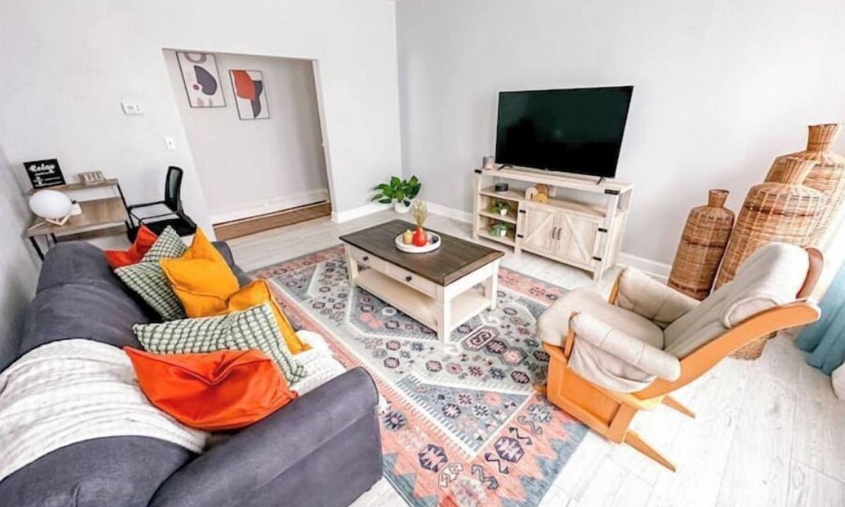 Dwight Apartment | Spacious Bohemian Nook