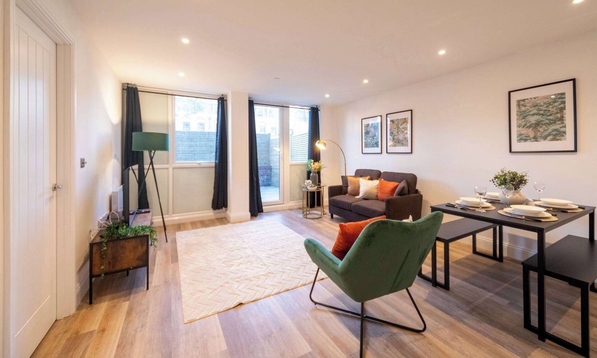 Gravesend Apartment | Spacious & Bright 1 Bedroom Apartment in Gravesend