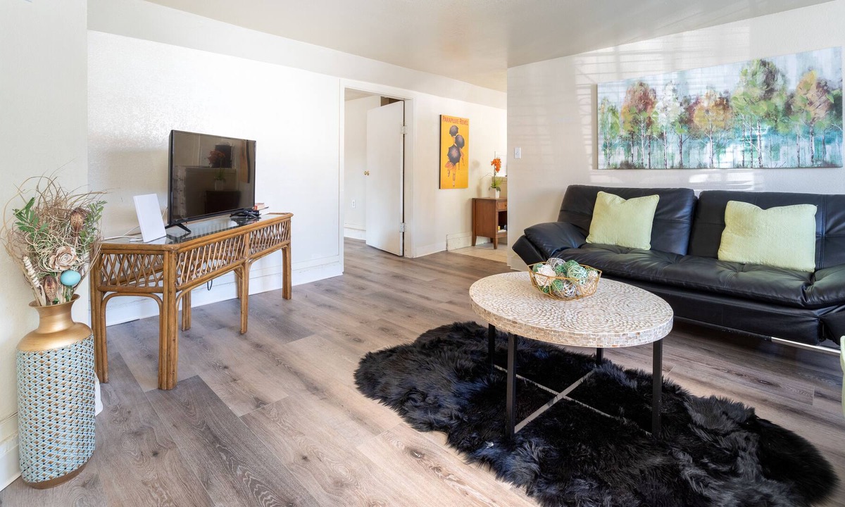 Downtown Oakland Apartment | SPACIOUS & BRIGHT 1 BR APARTMENT