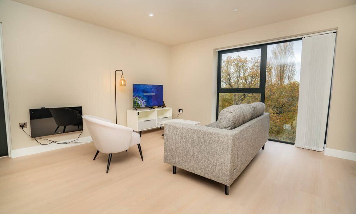 Bloxwich Apartment | Spacious & Bright 2 Bed Apartment in Birmingham