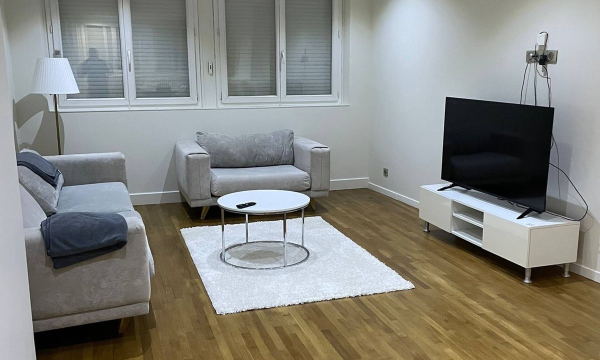 Chateauroux Apartment | Spacious & bright apartment - 100 m² (1,076 sq ft)