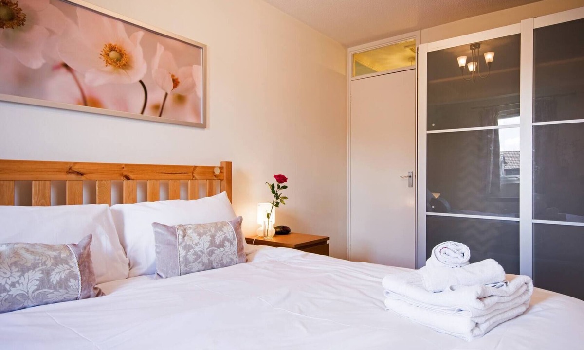 Newbury House | Spacious, bright, central apartment for up to 4