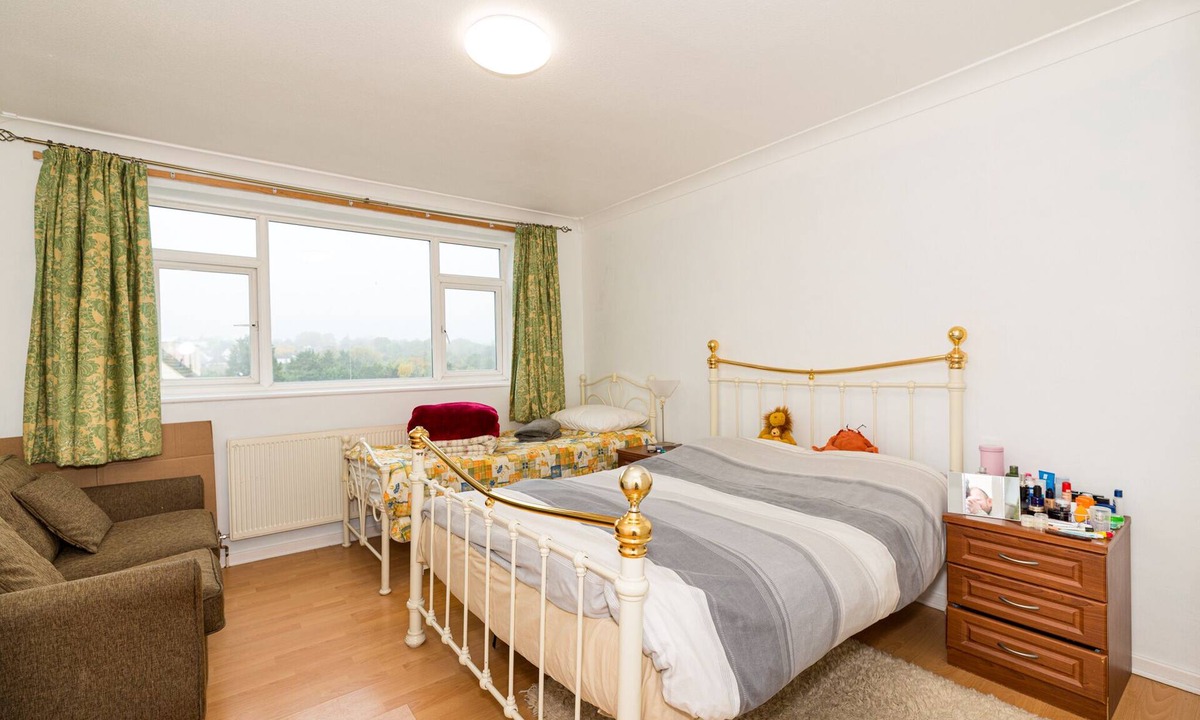 High Barnet Apartment | Spacious Bright Forest View Apartment
