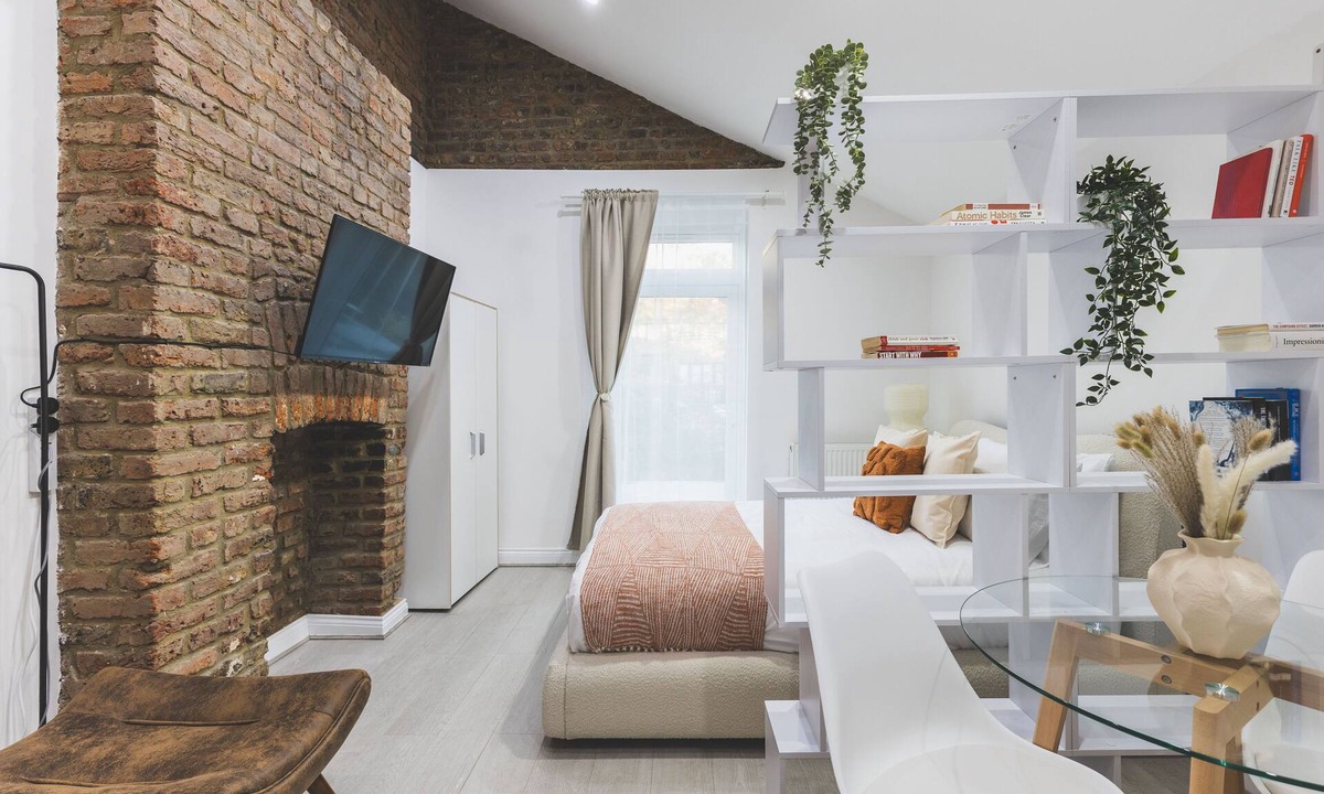 Fortune Green Apartment | Spacious & Bright Studio flat