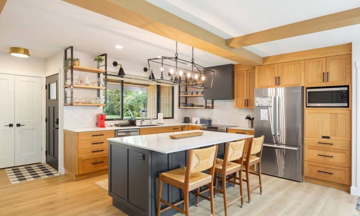 Matthews Beach House | Spacious & Bright ~ Water View