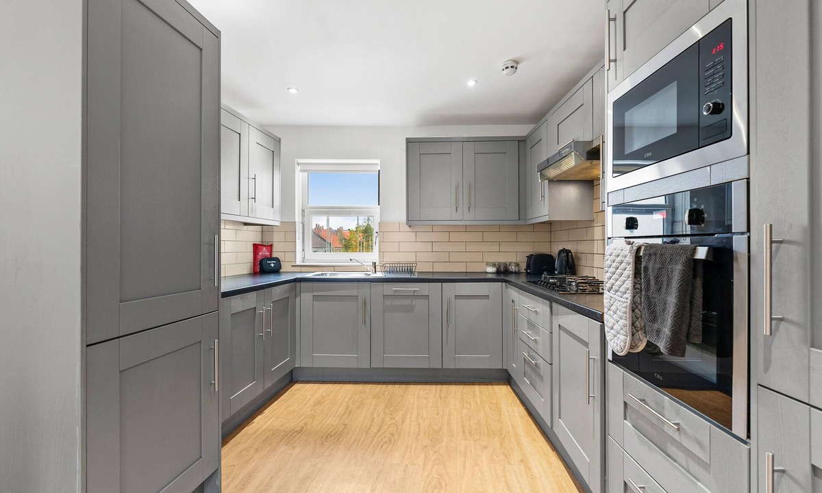 Staple Hill Apartment | Spacious Bristol Apartment - Parking + WIFI