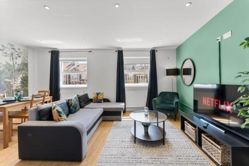 Staple Hill Apartment | Spacious Bristol Apartment - Parking & WIFI