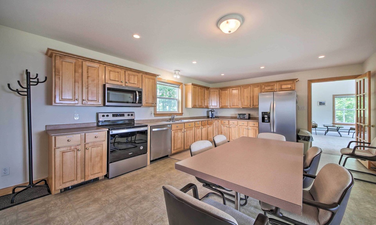 New Harbor House | Spacious Bristol House w/Deck & Harbor Views!