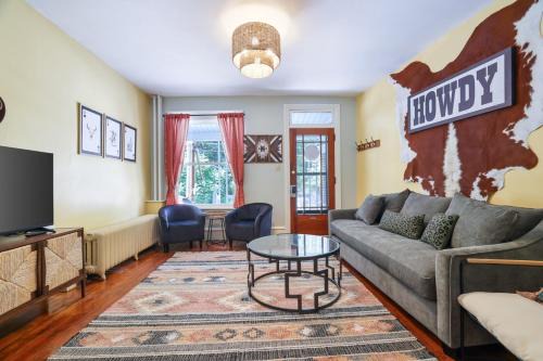 Ashfield House | Spacious Broadway Home Downtown Western Modern Charm with parking