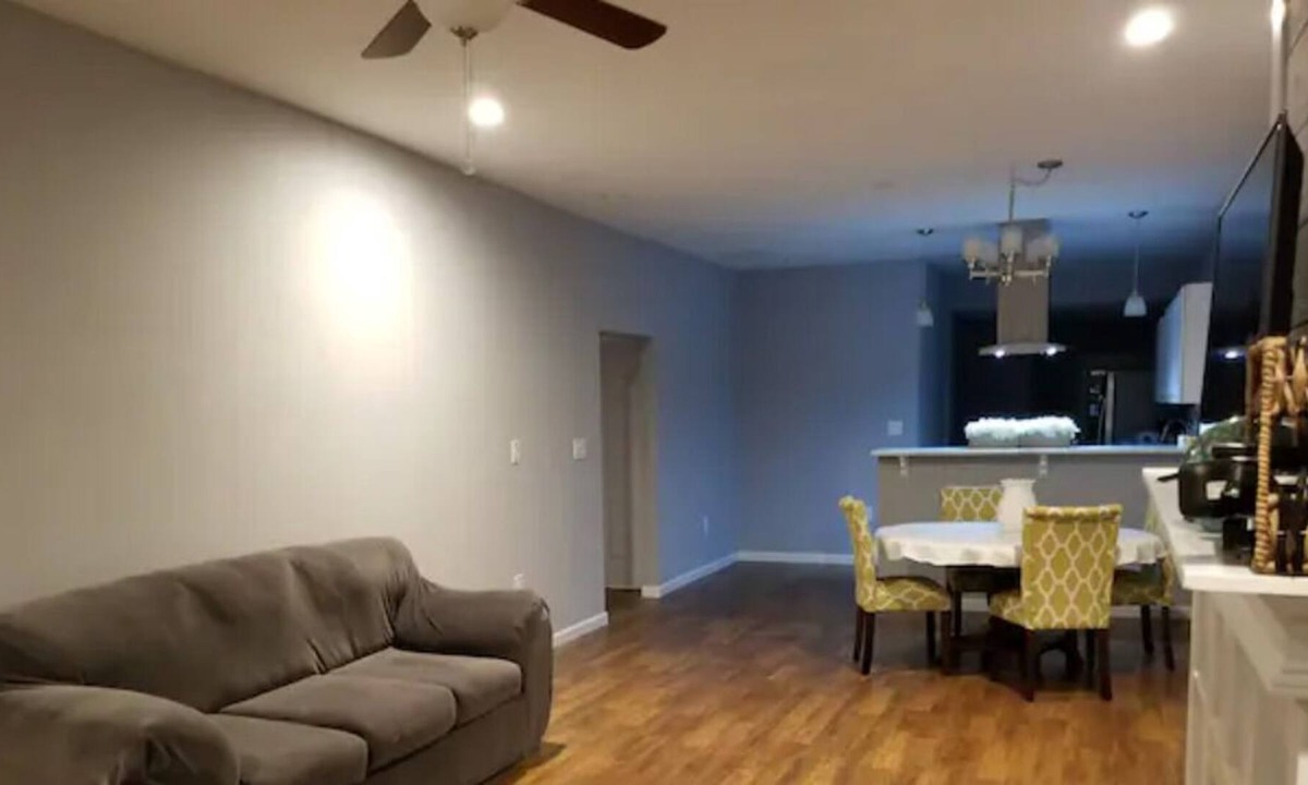 Capitol View House | Spacious Bungalow