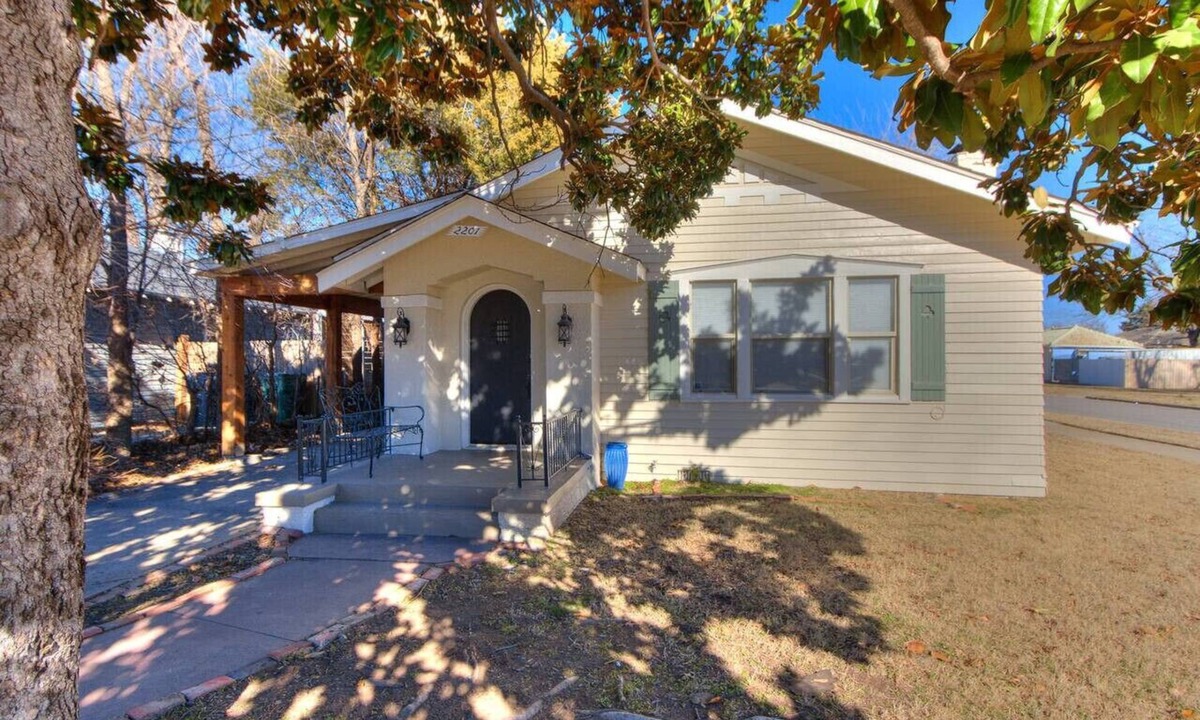 Central Oklahoma City House | Spacious Bungalow W/Optional 1Bed Apt