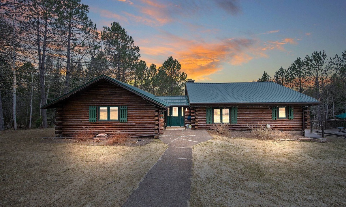 Lutsen Cabin | Spacious cabin 7 min from Lutsen Mountain ski hill & cross country ski trails