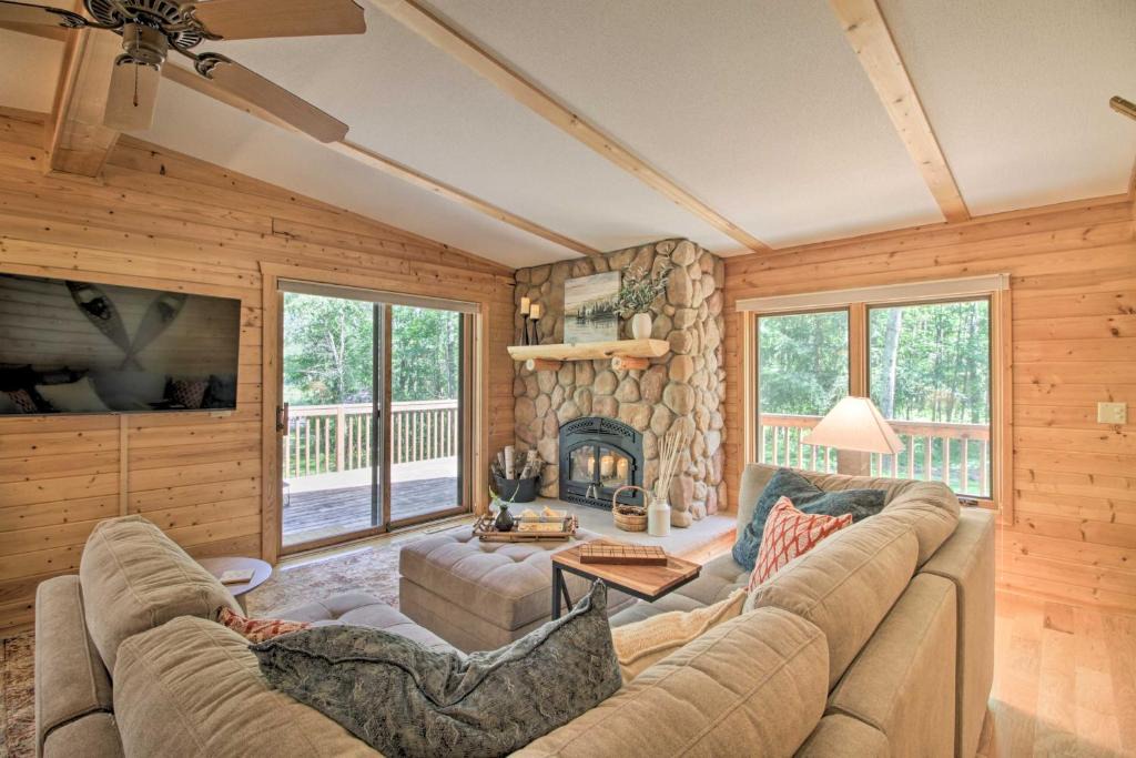 Crosslake House | Spacious Cabin on Cross Lake Treehouse and Sauna!