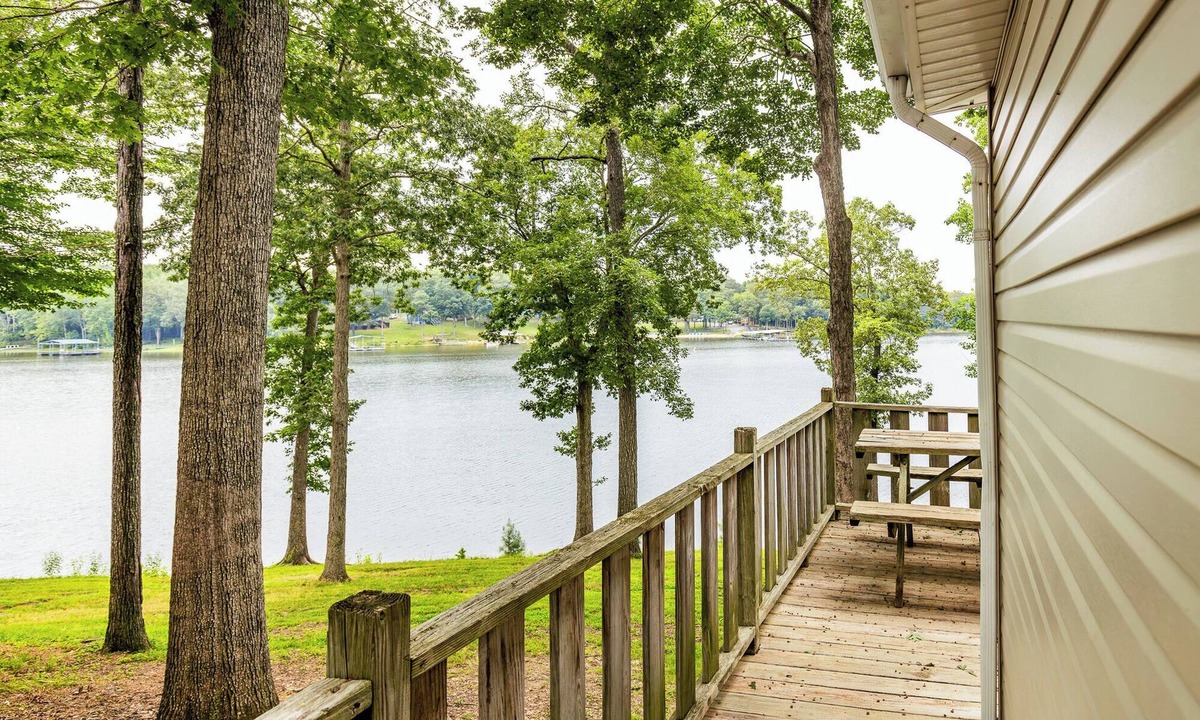 Benton Cabin | Spacious Cabin overlooking Kentucky Lake