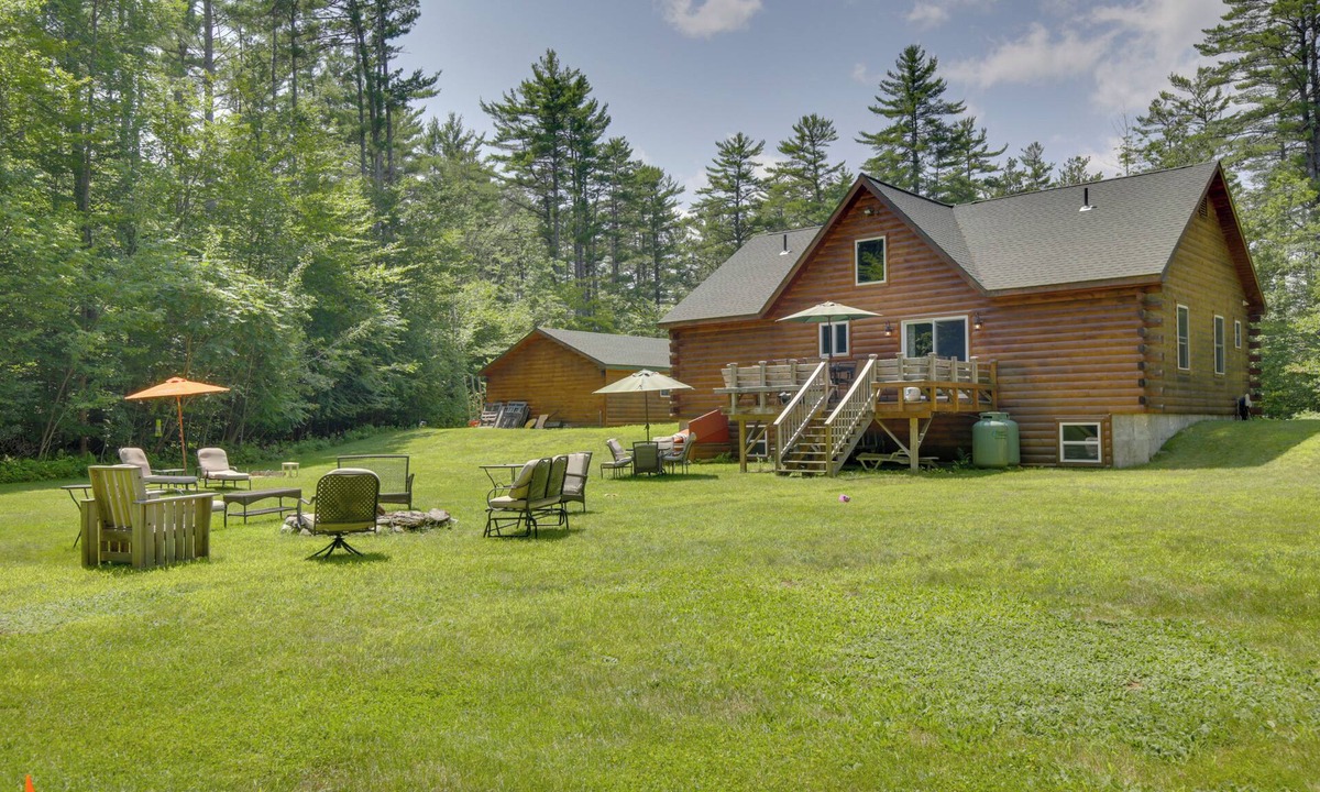Oxford House | Spacious Cabin w/Private Dock on Thompson Lake