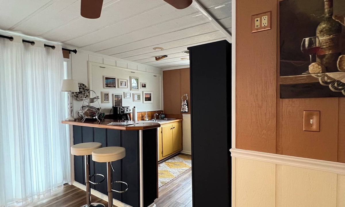 Goreville Cottage | Spacious Cabin with Beautiful Sunsets in the Heart of Hiking and Wine Country