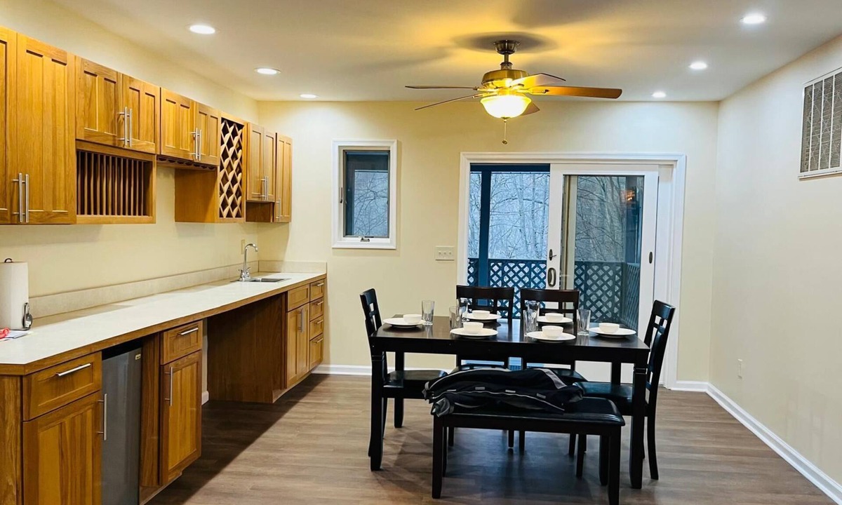 Henryville House | Spacious Camelback Retreat w/Fireplace