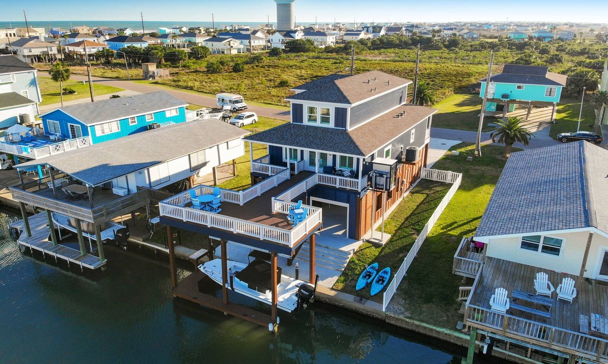 Isla Del Sol House | Spacious Canal Home w/Boat Slip, Elevator & Golf Cart