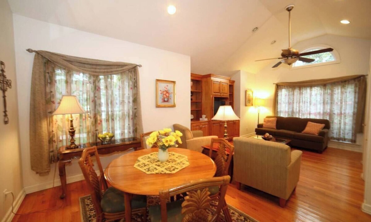 Aiken House | Spacious Carriage House, 2BR, Full Kitchen